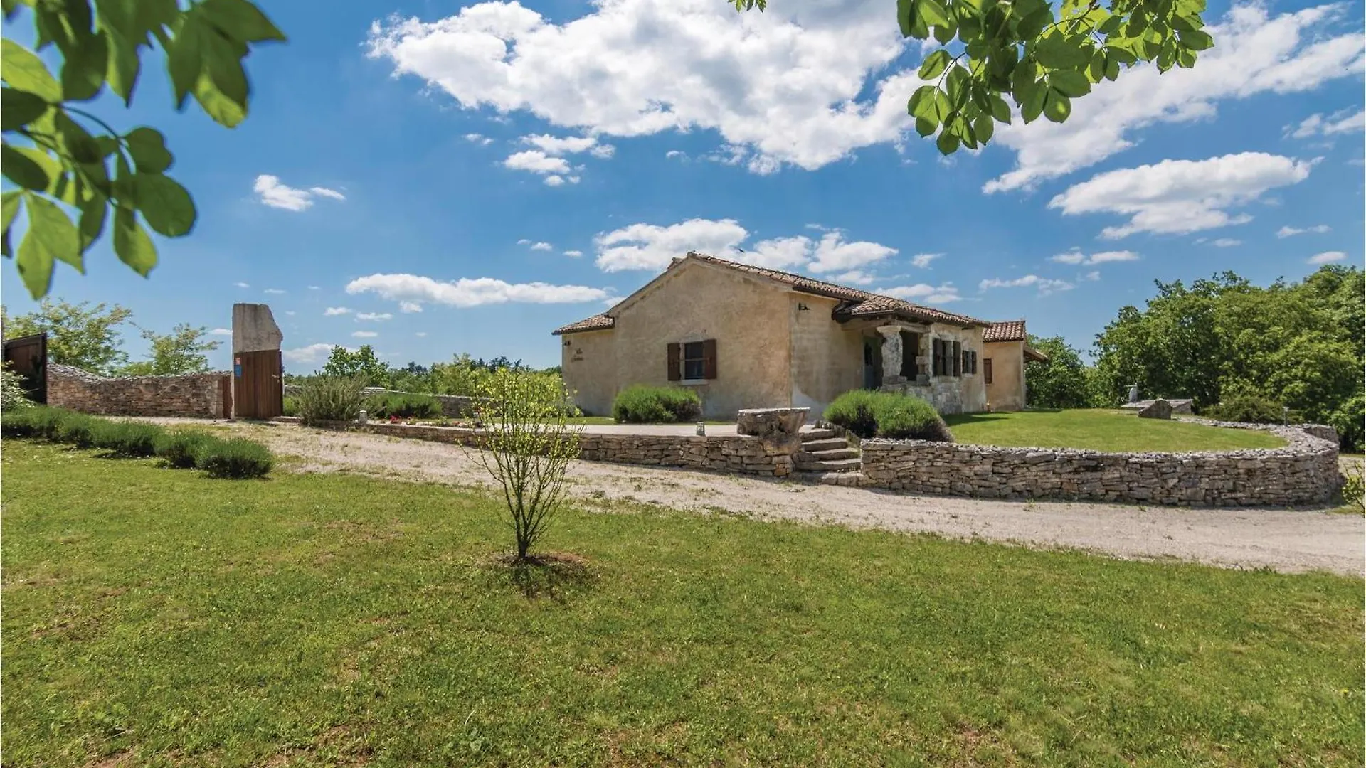 Gorgeous Home In Pazin