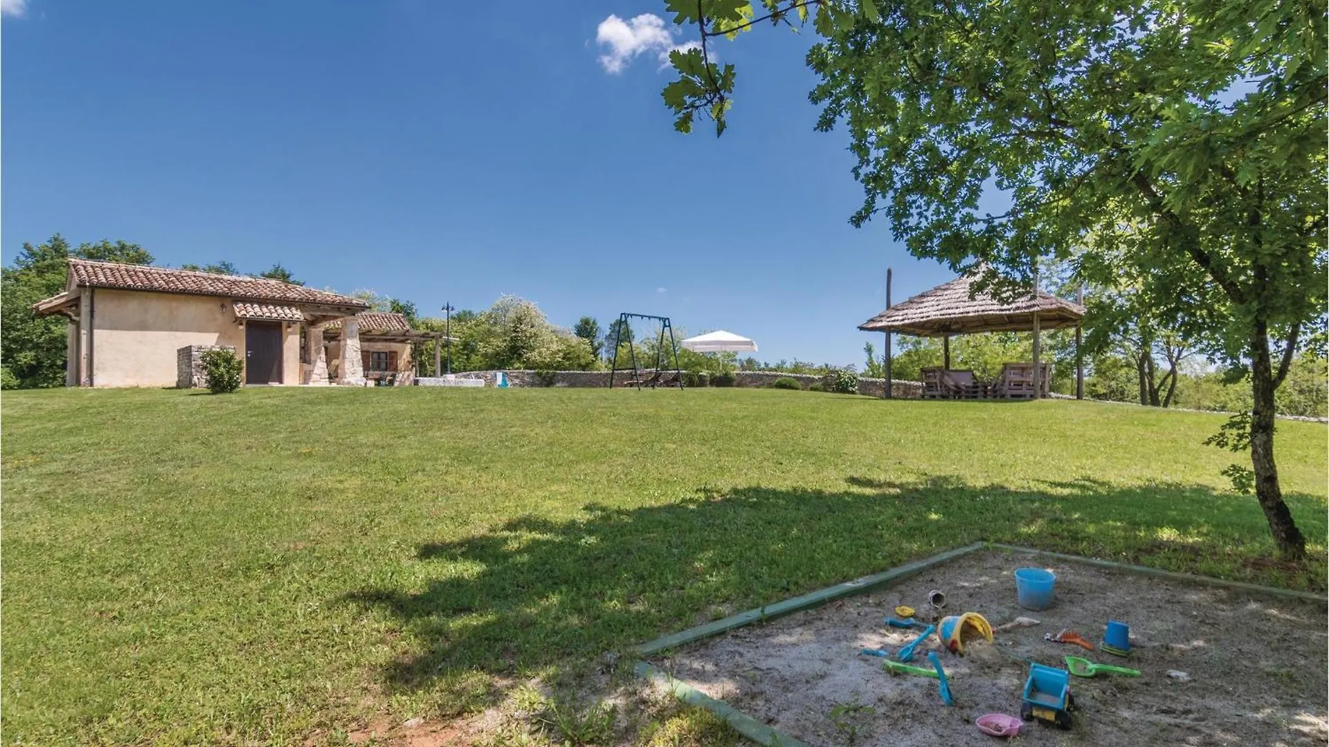 Gorgeous Home In Pazin
